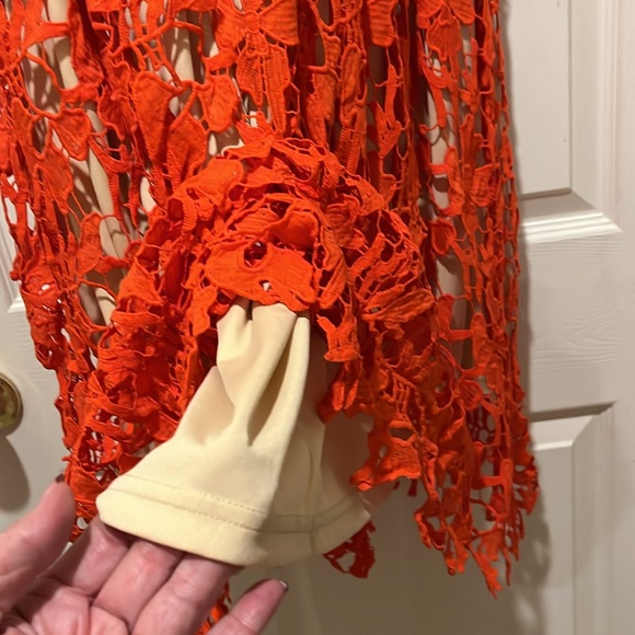 Like new Gianni Bini crochet dress with built in beige slip, Size M - Picture 5 of 5